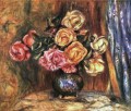 roses devant un rideau bleu fleur Pierre Auguste Renoir